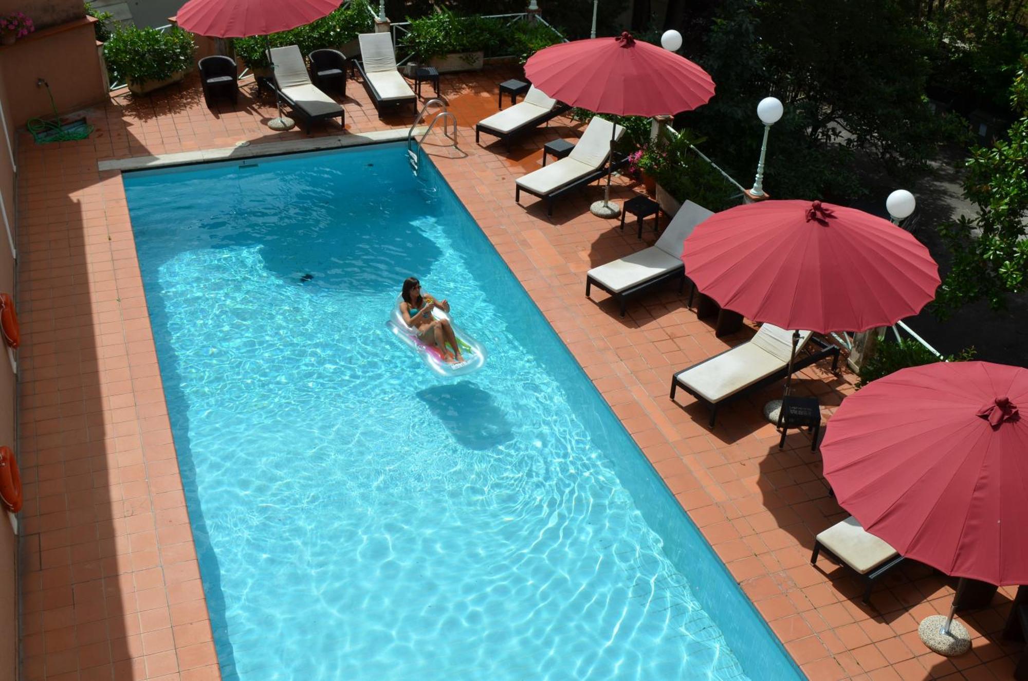 Hotel Grand Nizza Et Suisse 4*