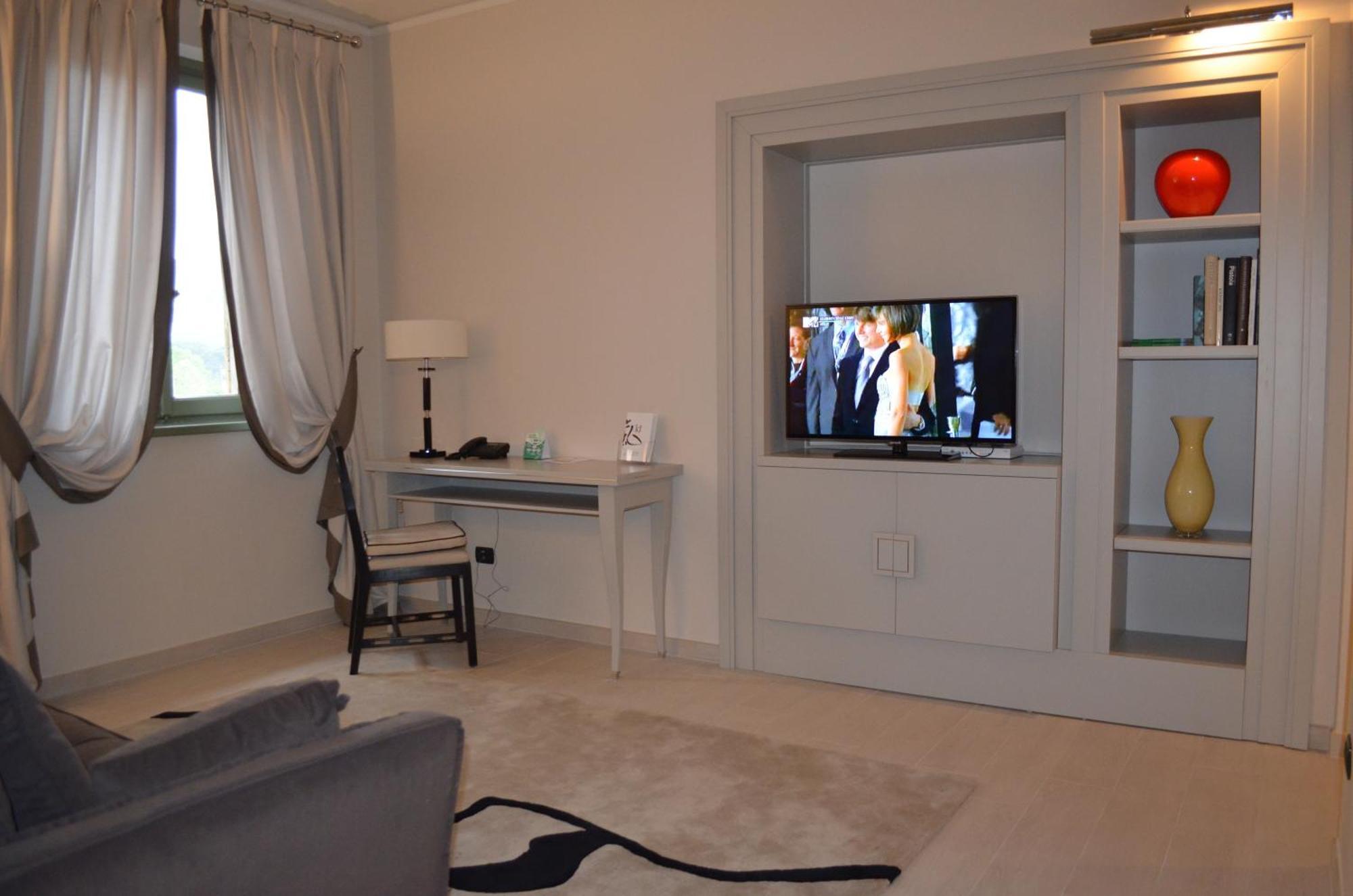 Grand Nizza Et Suisse Hotel